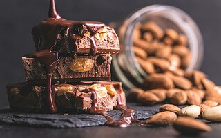 Tablette de chocolat maison : recette aux amandes