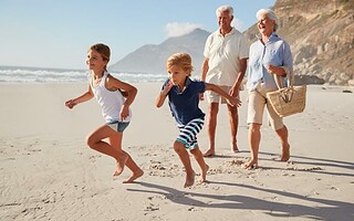 Quelles destinations choisir pour des vacances avec ses petits-enfants ?