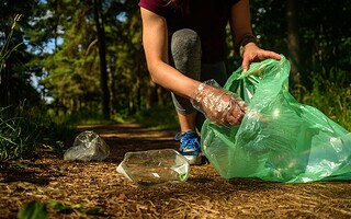 Courir écolo : et si on se mettait au « plogging » ?