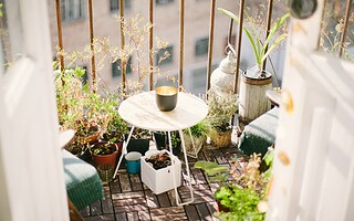 Comment décorer un petit balcon? 
