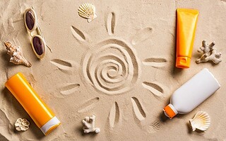 Choisir une crème solaire non fournie pour la planète
