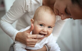 Comment soulager les poussées dentaires de bébé ?