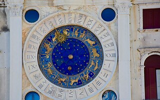 Astrologie : 4 raisons de lire son horoscope