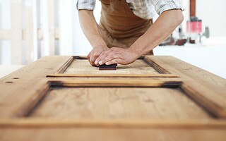 Comment rénover un vieux meuble en bois ?