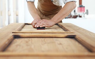Comment rénover un vieux meuble en bois ?