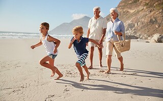Quelles destinations choisir pour des vacances avec ses petits-enfants ?