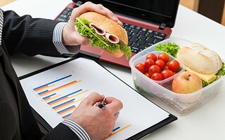 Pour ne pas grossir, il ne faut pas manger trop tard !