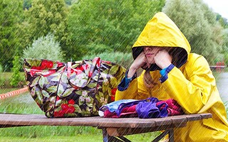 Voyager dans un lieu pluvieux : comment préparer son sac ?
