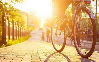 Cadeaux écolos : 5 idées pour équiper un cycliste en ville