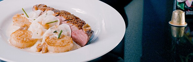 La recette de magret de canard, navets crus cuits et crème d'oignons blancs de Jean, Top Chef 2023