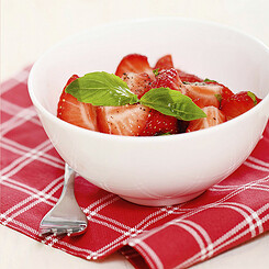Salade de fraises, poivre et basilic