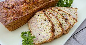 Cake au jambon et au gruyère râpé