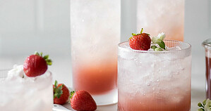 Spritz aux fraises : la recette de cocktail à tester pour l'apéro