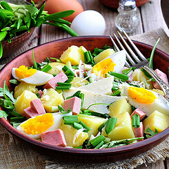 Salade de mâche aux pommes de terre et jambon